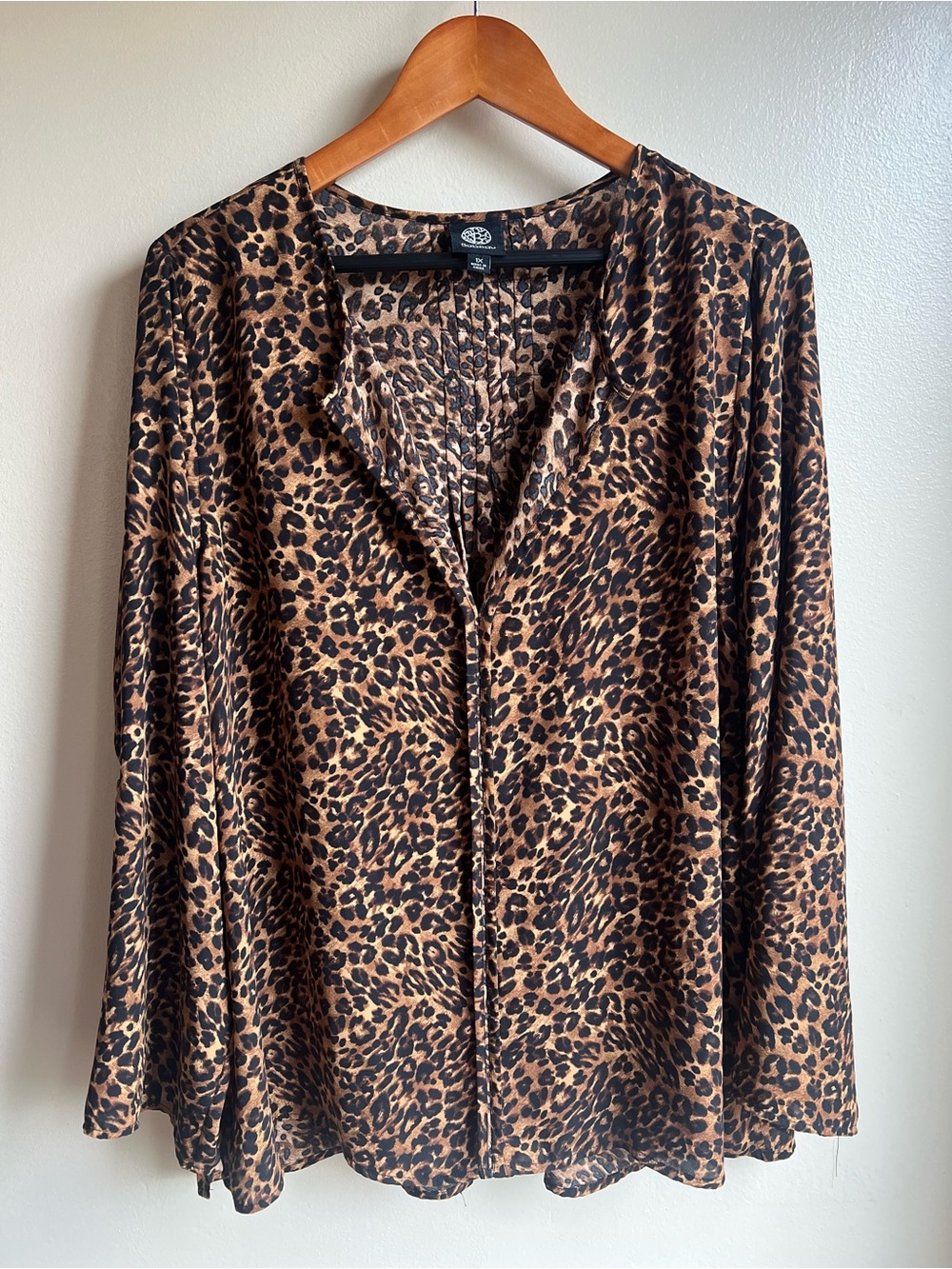 Bobeau Leopard Print Blouse Women’s 1X Roll Tab Sleeve Pintuck Tunic Top